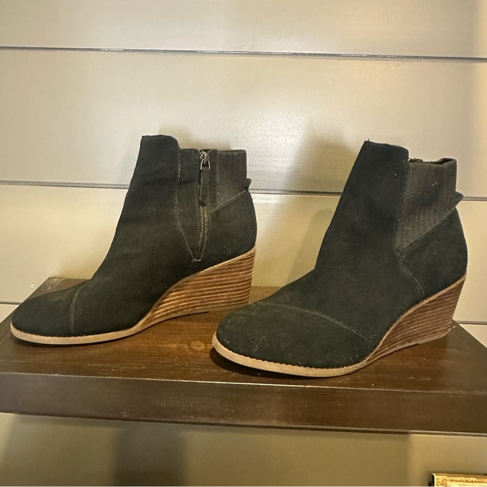 Toms Sadie Black Suede Wedge Boots (C)